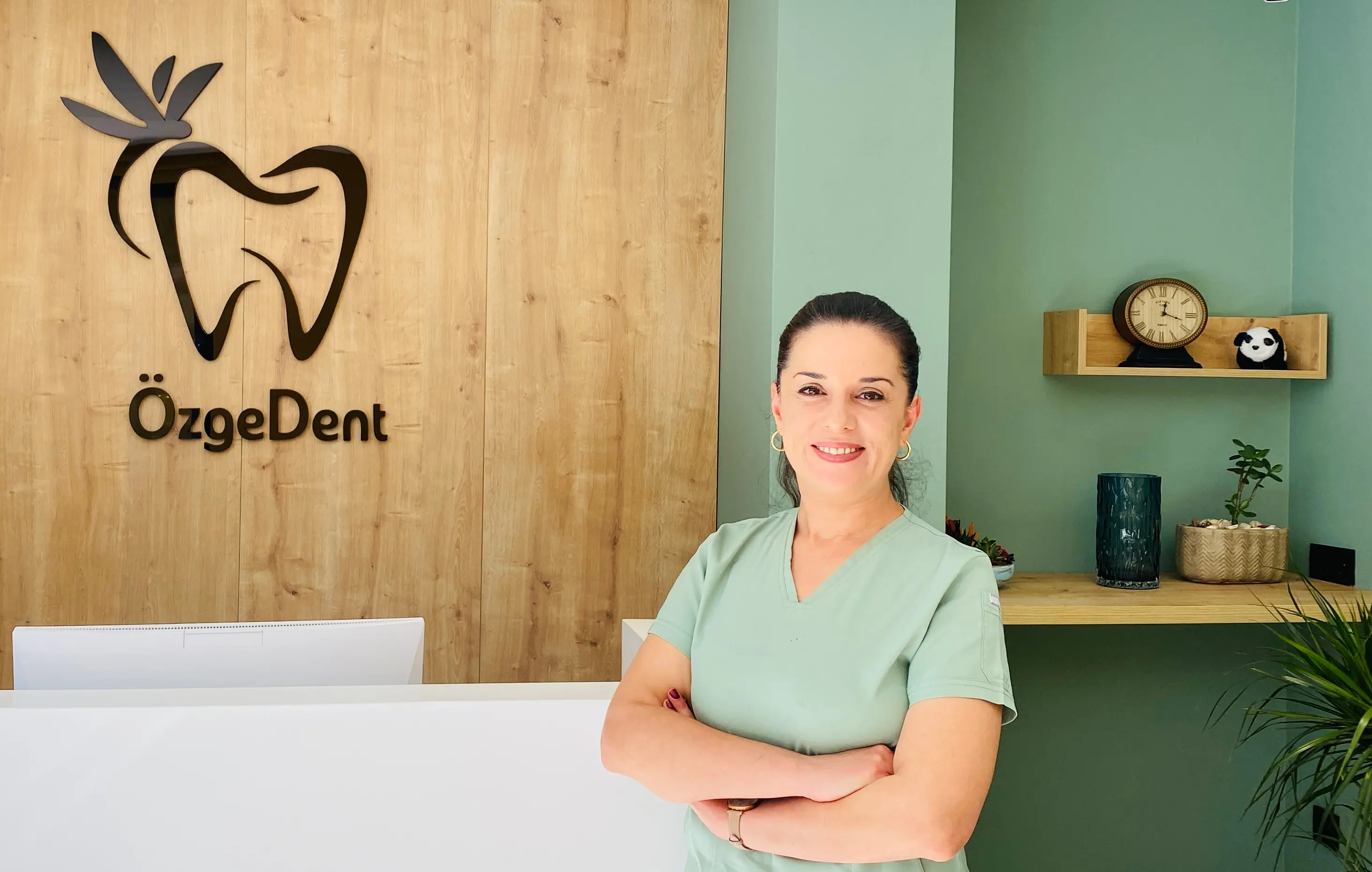 Diş Hekimi Özge Hanım